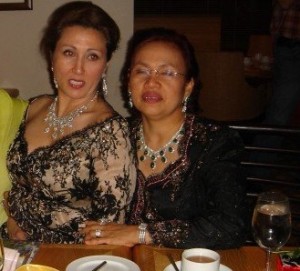 Doing business with family? Jamilah and Aunty Raziah in full jewellery