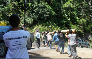 Nirika empang jalai dikena muru pansut bala tukang tumbang, kenyau ari bulan Lima nyin kemari