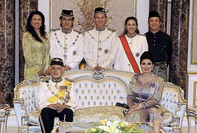 The Taib 'Royal Family' in a recent pose 