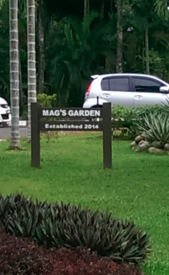 Kebun Bungai Mag – gaya pintu penama ngagai rumah Opis Kampung Sabah