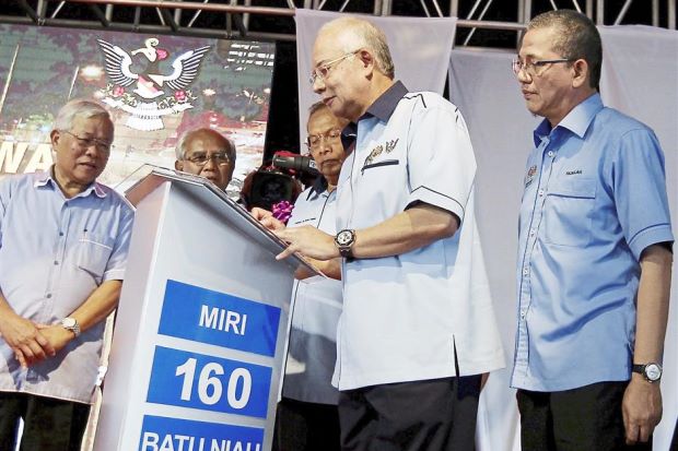 April Fool?  Najib signed the contract on 1st April as Fadillah (right) and pals Adenan and Jabu look on
