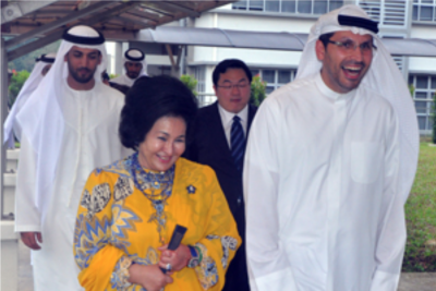 Sekadar memerhati atau mempengerusikan? Jho Low mengiringi isteri PM, Rosmah dan Putera Mahkota sempena kunjungan pada 12hb Mac 2012 pemeteraian perjanjian usahasama
