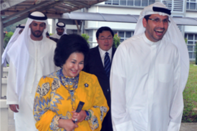 Jho Low (right back) accompanies PM's wife during signing celebrations June 2011