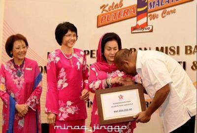 Pengerusi LTH, Azeez ngumbai klien iya, Rosmah nya dipeda lebih bekuasa agi dalam skandal tanah ti ngeruga wang turu nya dalam bulan Mei nyin kemari (gambar ti udah dibetulka)