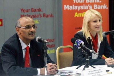 Ashok Ramamurthy enggau CFO iya Mandy Simpson, sama-sama diinjau gawa ari ANZ Bank Australia ngagai AmBank