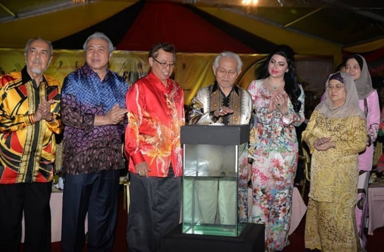 Darul Hana Fountain - Launched by Taib to celebrate his 82nd birthday