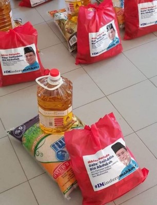 Saifuddin Abdullah - another hopping frog minister who was happy to join Azmin's defection in return for his new unconfirmed media minister job (as printed on the rice packet so people can know!)