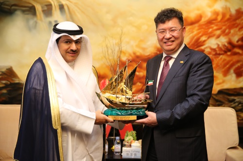  Mr. Yuliang Zhang, Chairman and President of Greenland Group, Exchanging Gift with HH Sheikh Sabah J M Al-S, according to official press release 